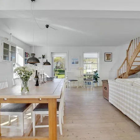 Vakantiehuis Four-bedroom In *