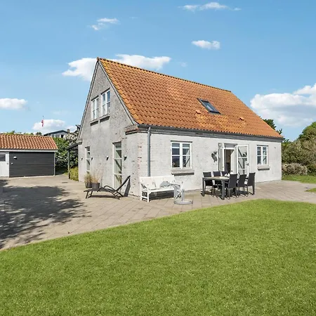 Vakantiehuis Four-bedroom In